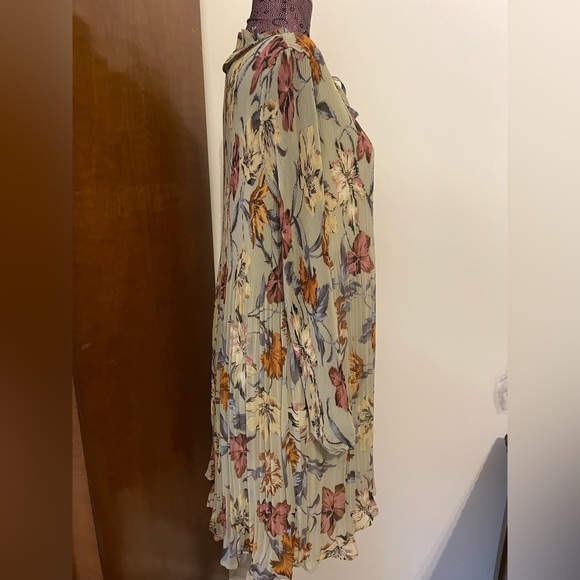 Forever Unique U Collection green pleated high neck floral mini dress Size 8 - Picture 4 of 10